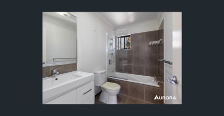 MULTI-LEVEL TOWNHOUSE! - Photo 3