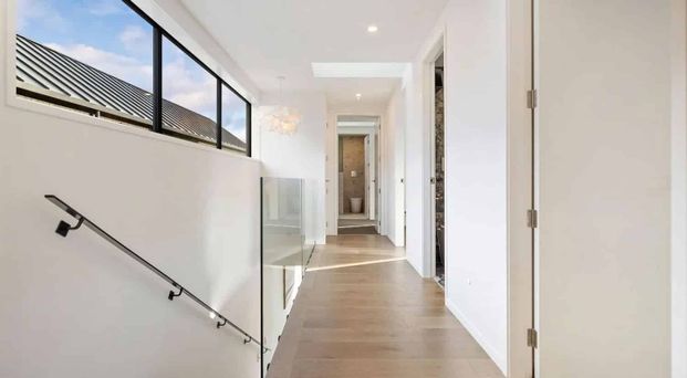 Stunning 4BR Jacks Point home - Photo 1