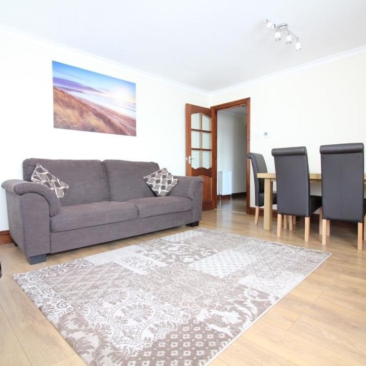 Sandown Close, Hounslow - Photo 1