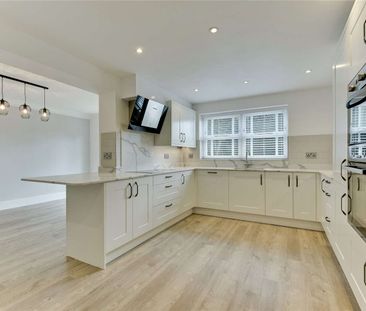 A large five bedroom family home set in a sought after residential ... - Photo 1