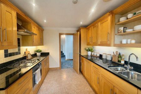 3 bedroom apartment to rent - Photo 4