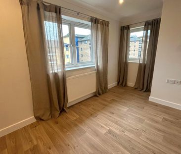 2 Bedroom Top Floor Flat To Let in Croydon - Photo 2