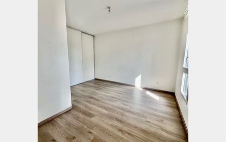 Location Appartement P2 RESIDENCE CELIAN Troyes - Photo 2