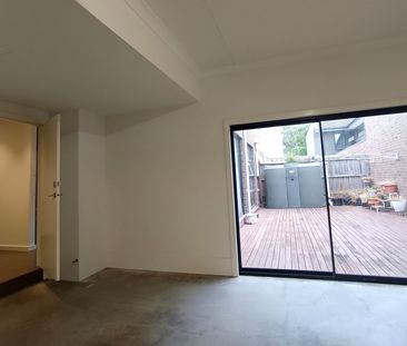 Modern Family Living in a Quiet Forest Hill Pocket - Photo 1