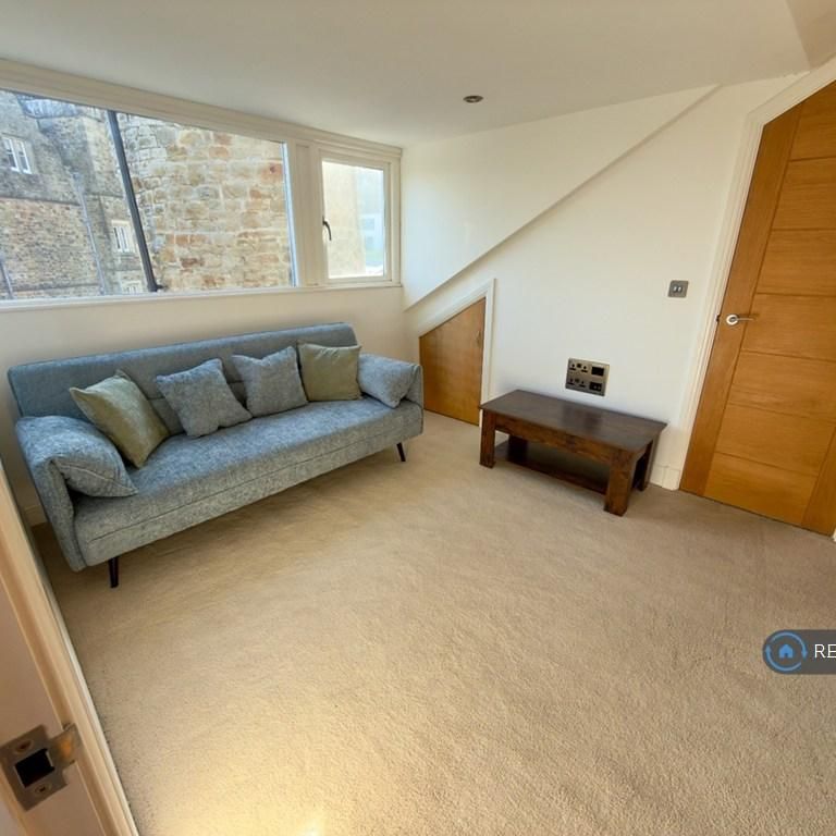 4 bedroom detached house to rent - Photo 1