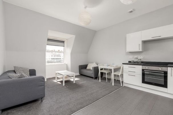 3 bedroom flat to rent - Photo 1