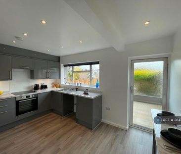 3 bedroom terraced house to rent - Photo 5