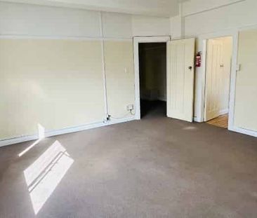 Cuba Street two-bedroom flat - Photo 3