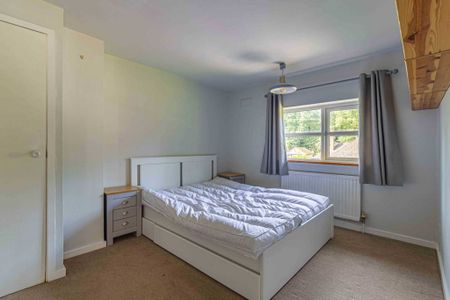 3 bed Semi Detached for rent - Photo 2