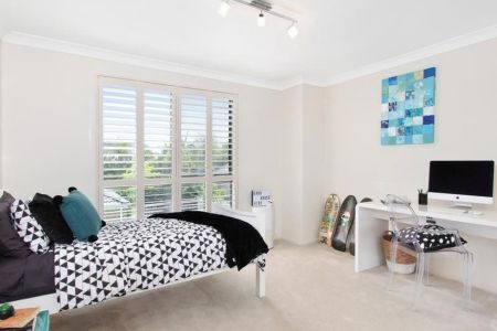 Modern Home in Great Location. - Photo 2