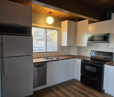 Newly renovated 2 bedroom main floor including garage. — 2 Bedrooms... - Photo 1