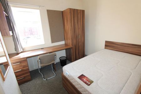 5 bedroom flat to rent - Photo 3