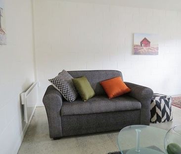 Furnished 2BR Apartment in prime location - Photo 3