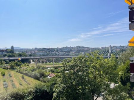 Renovated 3.5-room apartment - Photo 2