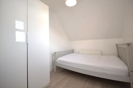 3 bedroom House To Let - Photo 2