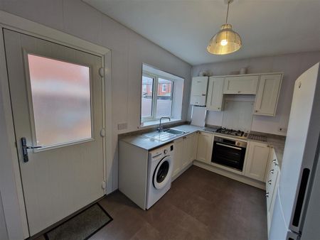3 bed terraced house to rent in Richardson Street, Newcastle Upon Tyne, NE6 - Photo 2