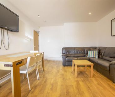 6 bedroom maisonette to rent - Photo 1