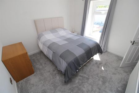 House - End Terrace For Rent Vale Terrace, Tredegar - Photo 5