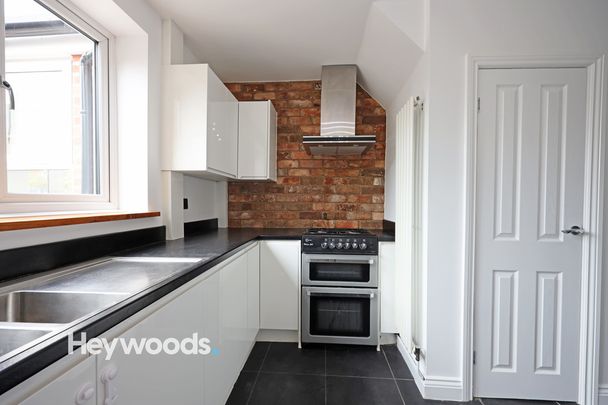 3 bed semi-detached house to rent in Seabridge Lane, Clayton, Newcastle-under-Lyme - Photo 1