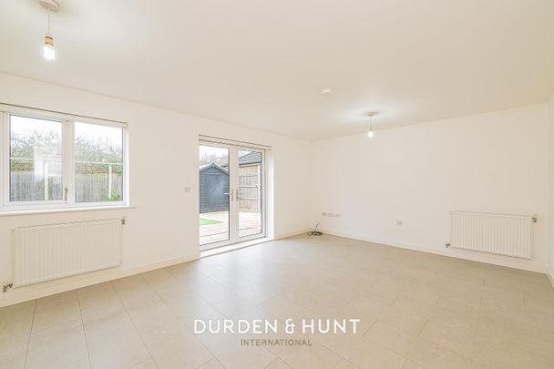 Ash Road, Chigwell - Photo 1