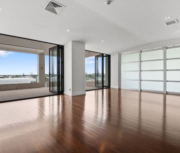 Premium Apartment with Stunning Water Views - Photo 5