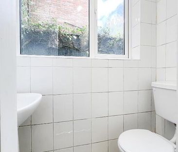 8 Chichester Avenue, Belfast, BT15 5EH - Photo 2