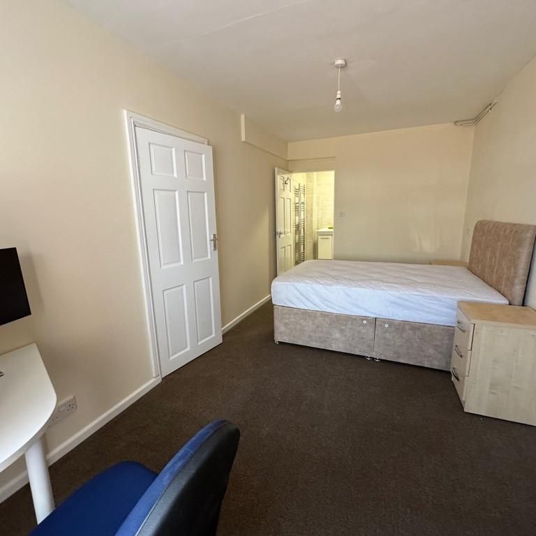 Studio to rent - Photo 1