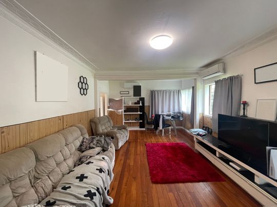 4 Bedroom Brick and Tile Property&excl;&excl; - Photo 1