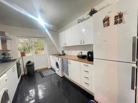 4 bedroom terraced house to rent - Photo 5