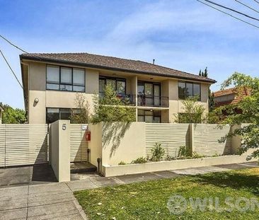 Ground floor with private courtyard - Photo 5