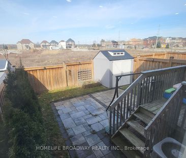 Townhouse For Lease | N8136446 - Photo 1