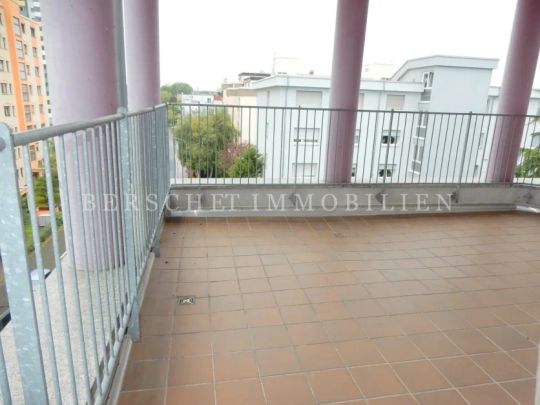 Schönes Single-Penthouse mit 2 Balkonen in Obertshausen/Hausen - Photo 1