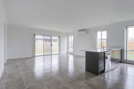 Modern and Well-Maintained Family Home in Prime Pimpama Location - Photo 5