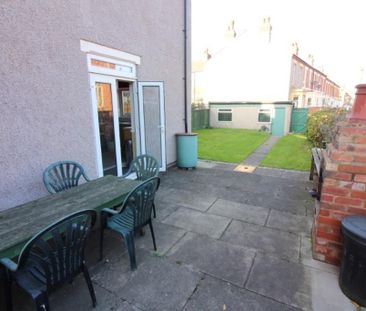 4 bedroom semi-detached house to rent - Photo 4