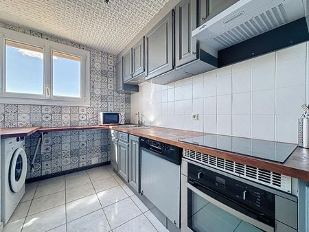 Location Appartement 4 pièces 63m² DIJON 21000 - Photo 2