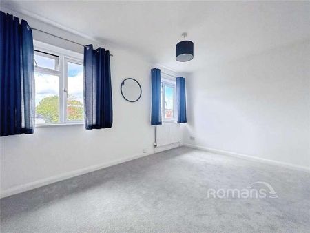 Fleet Road, Fleet, GU51 - Photo 4