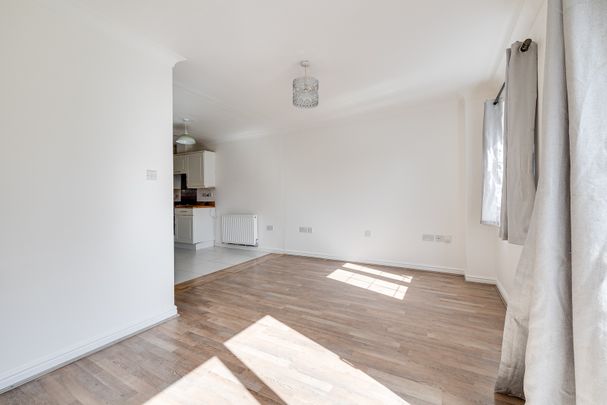 Standingwood Road, Ellesmere Port - Photo 1