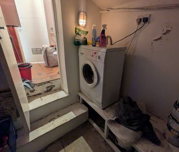 1 Bed Flat, Nevern Square, SW5 - Photo 6