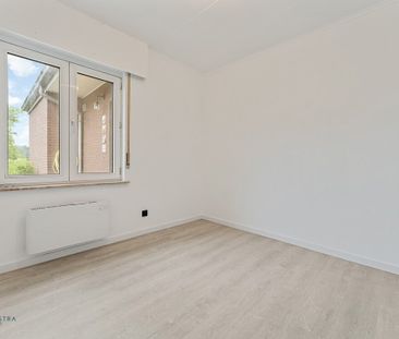 Huis met 3 slaapkamers, ruime tuin en dubbele garage - Foto 4