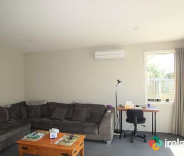 Neat and Tidy Three Double Bedroom Standalone Townhouse - Photo 2