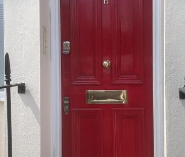 Double room in SW1 with own bathroom and full use of the rest of th... - Photo 6