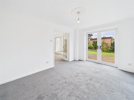 4 bedroom Detached house to rent - Photo 1