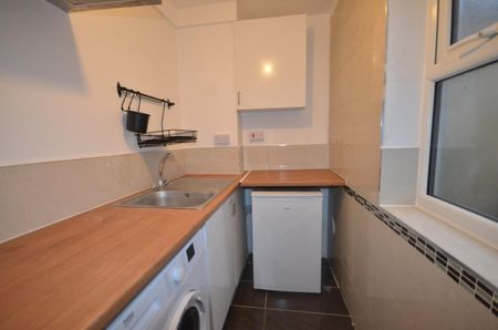 1 bedroom Flat To Let - Photo 4
