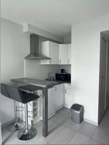 Studio à faibles charges dans une tour avec piscine - Photo 2