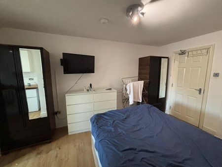 Studio to rent - Photo 2