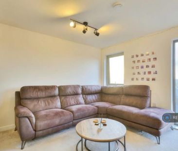 2 bedroom flat to rent - Photo 2