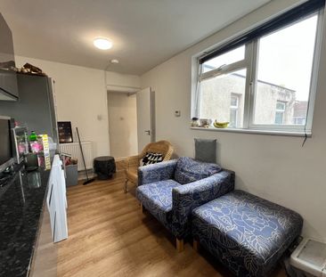 Room in a Shared House, The Malt House, BS2 - Photo 1