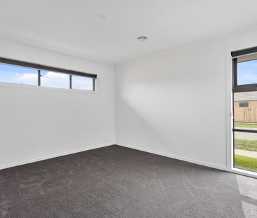61 Goshawk Drive, Pakenham VIC 3810 - House For Rent | Domain - Photo 2