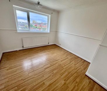 4 bedroom semi-detached house to rent - Photo 5