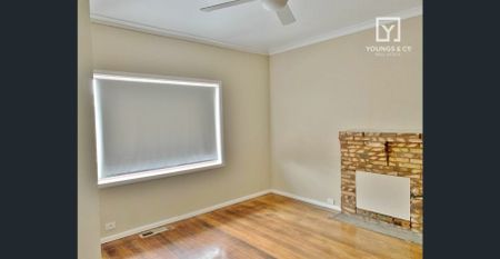 EXTRA LARGE FIVE BEDROOM PLUS 3 BATHROOMS - Photo 4